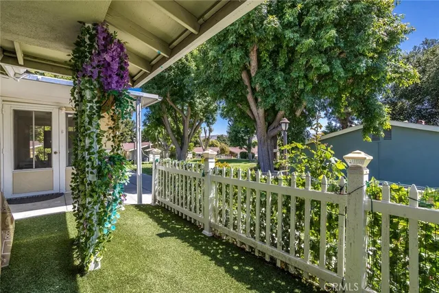 $369,999 | 19124 Avenue Of The Oaks, Unit A, Newhall, CA 91321