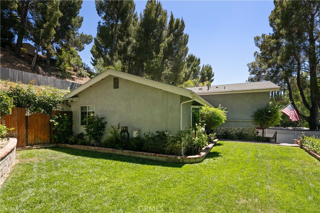 18836 Cedar Valley Way Newhall, CA 91321 - Photo 15 of 48 a backyard of a house with plants and tree
