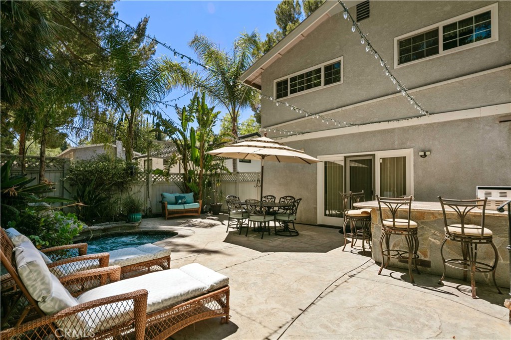18836 Cedar Valley Way Newhall, CA 91321 - Photo 4 of 48 a patio with tables and chairs
