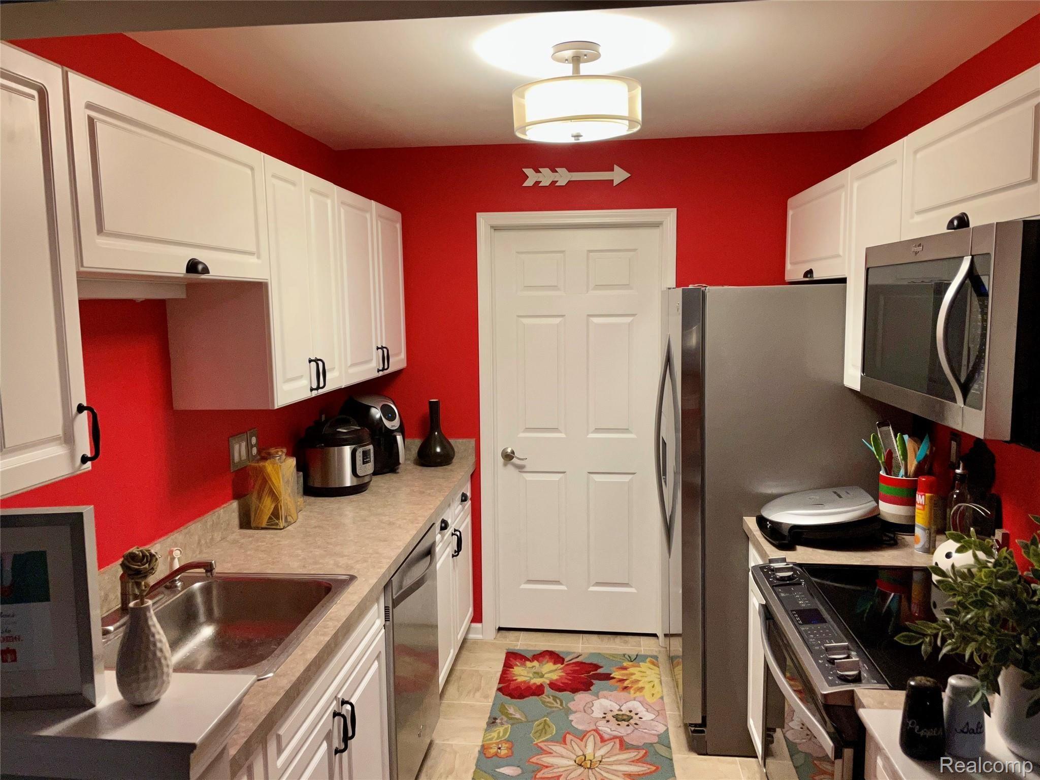 3494 Tremonte Circle Rochester, MI 48306 - Photo 5 of 23 IMG_3482D.jpg