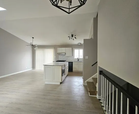$3,195 | 1149 North Cardinal Drive, Palatine, IL 60074