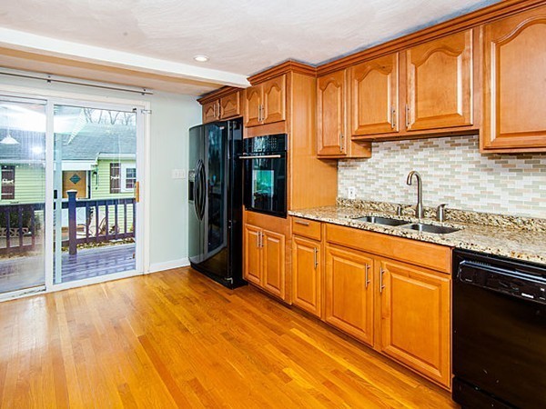 30 Hillcrest Road Waltham, MA 02451 - Photo 4 of 30 Gallery Image 4