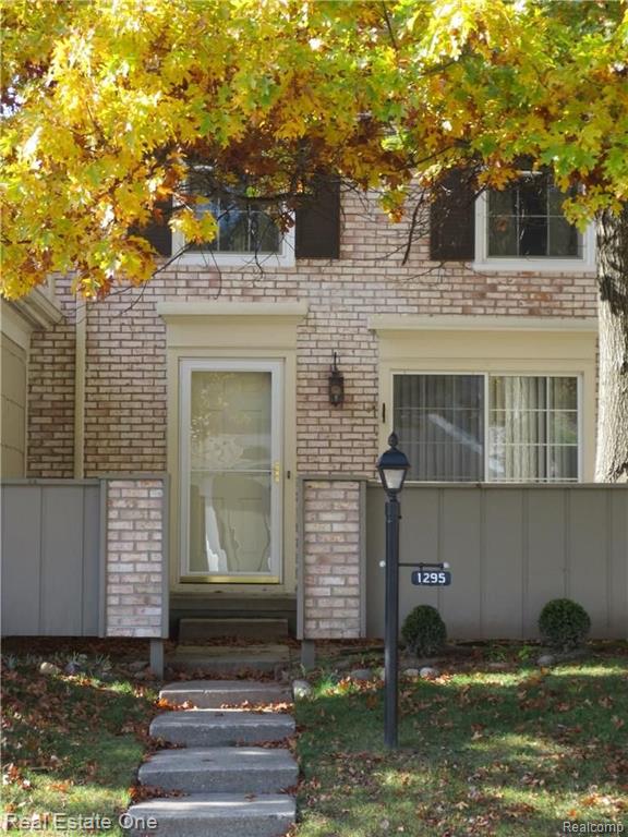 1295 Lamplighter Lane, Unit 75 Rochester Hills, MI 48306 - Photo 2 of 23