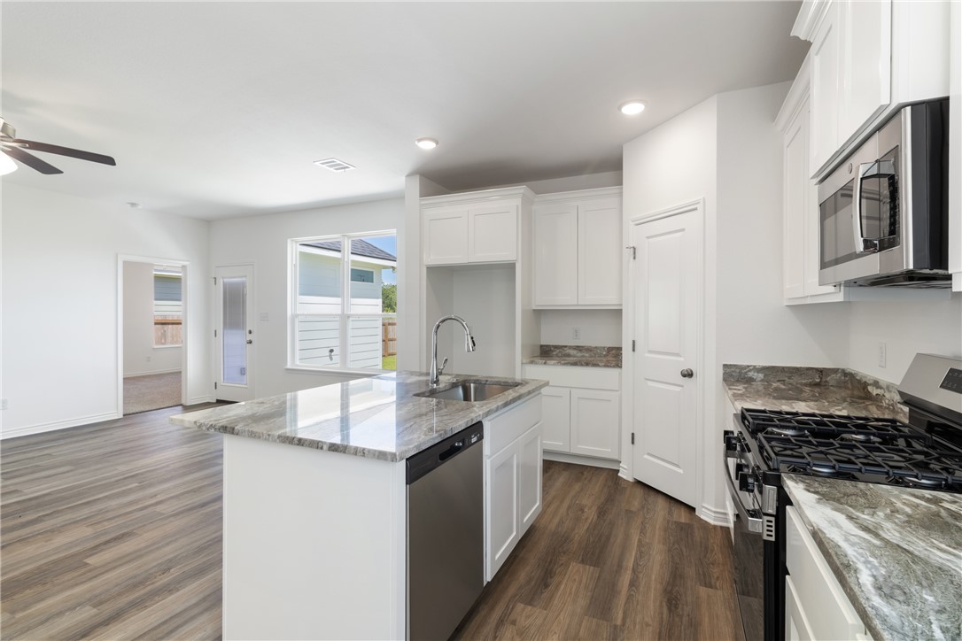 2607 Falcon Ridge Drive Bryan, TX 77803 - Photo 10 of 28 Gallery Image 10