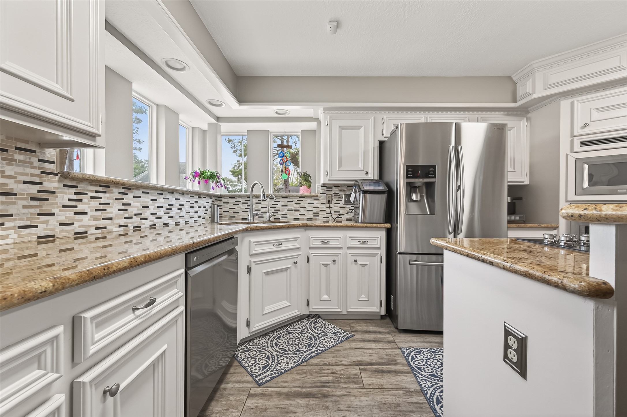7310 Maidstone Lane Houston, TX 77095 - Photo 10 of 40 What a light and bright kitchen to cook in!