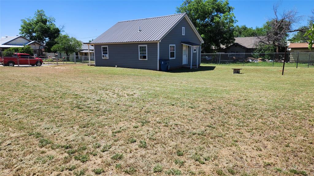 809 Bowie Street Sweetwater, TX 79556 - Photo 17 of 20