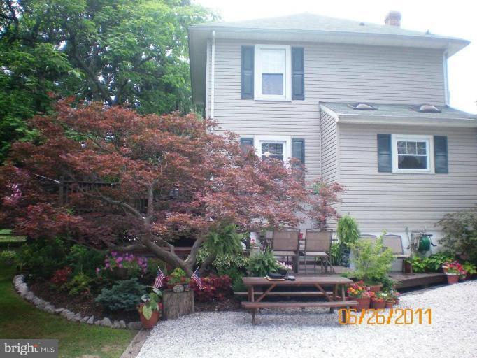 5105 Shelbourne Road Halethorpe, MD 21227 - Photo 22 of 30 a backyard of a house with plants and outdoor seating