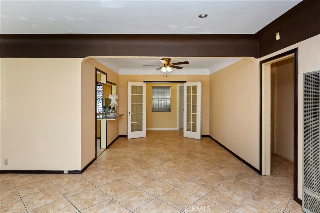 617 South Chester Avenue Compton, CA 90221 - Photo 11 of 34