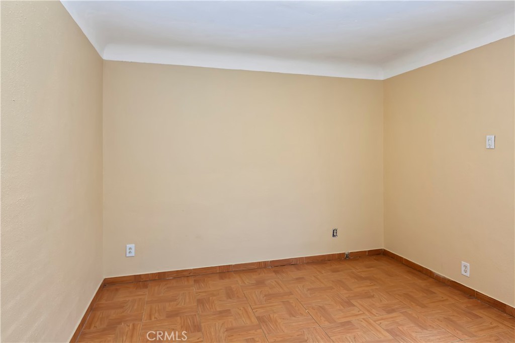 617 South Chester Avenue Compton, CA 90221 - Photo 19 of 34