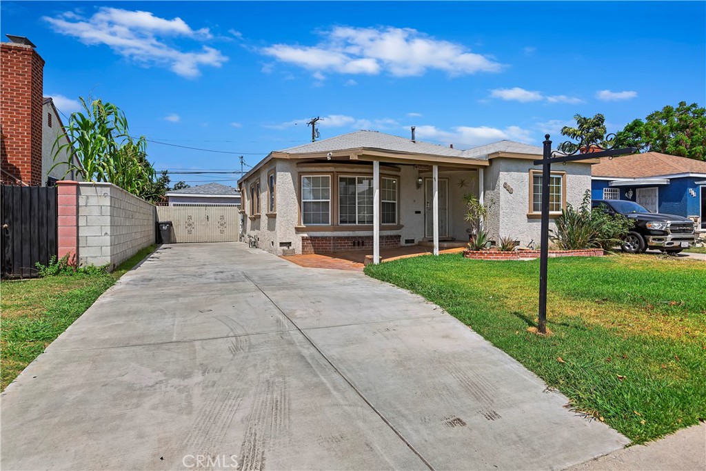 617 South Chester Avenue Compton, CA 90221 - Photo 2 of 34 a view of a house with a yard