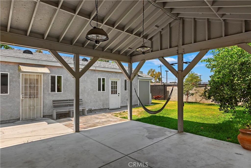 617 South Chester Avenue Compton, CA 90221 - Photo 31 of 34 a view of a house with backyard and a area