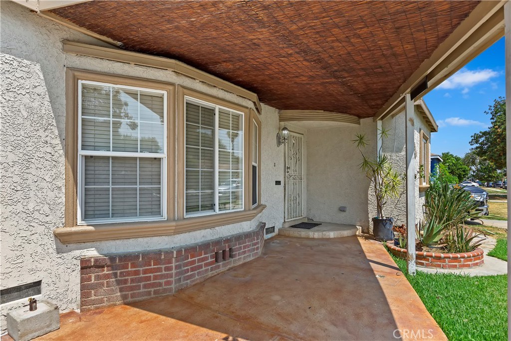 617 South Chester Avenue Compton, CA 90221 - Photo 5 of 34 a front view of a house with a yard