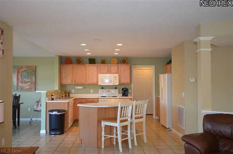 218 Sandstone Ridge Way Berea, OH 44017 - Photo 8 of 25 All kitchen appliances stay with the home!