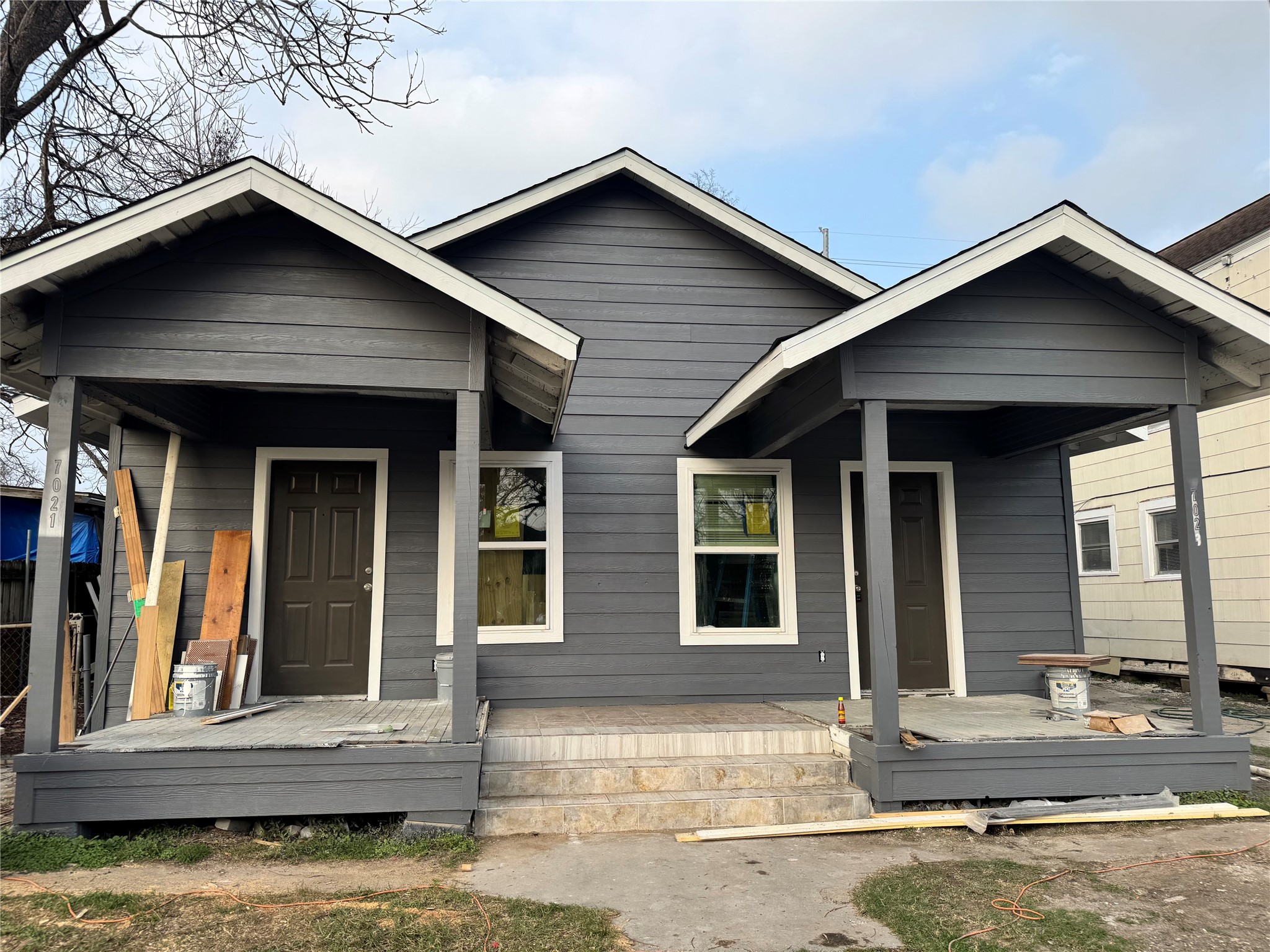 a front view of a house with lots of small space