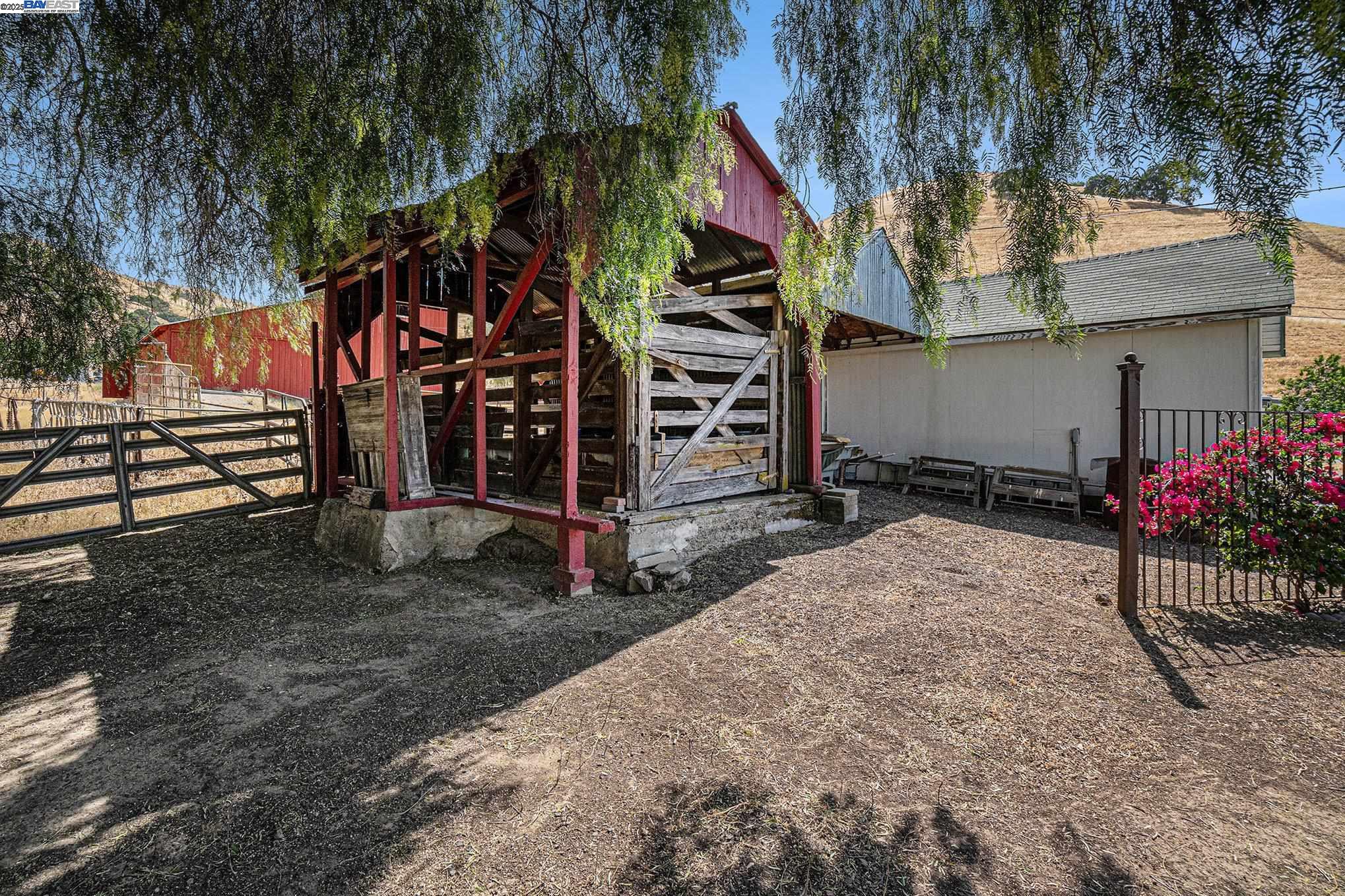 5799 Nortonville Road Pittsburg, CA 94565 - Photo 35 of 59 a view of a house