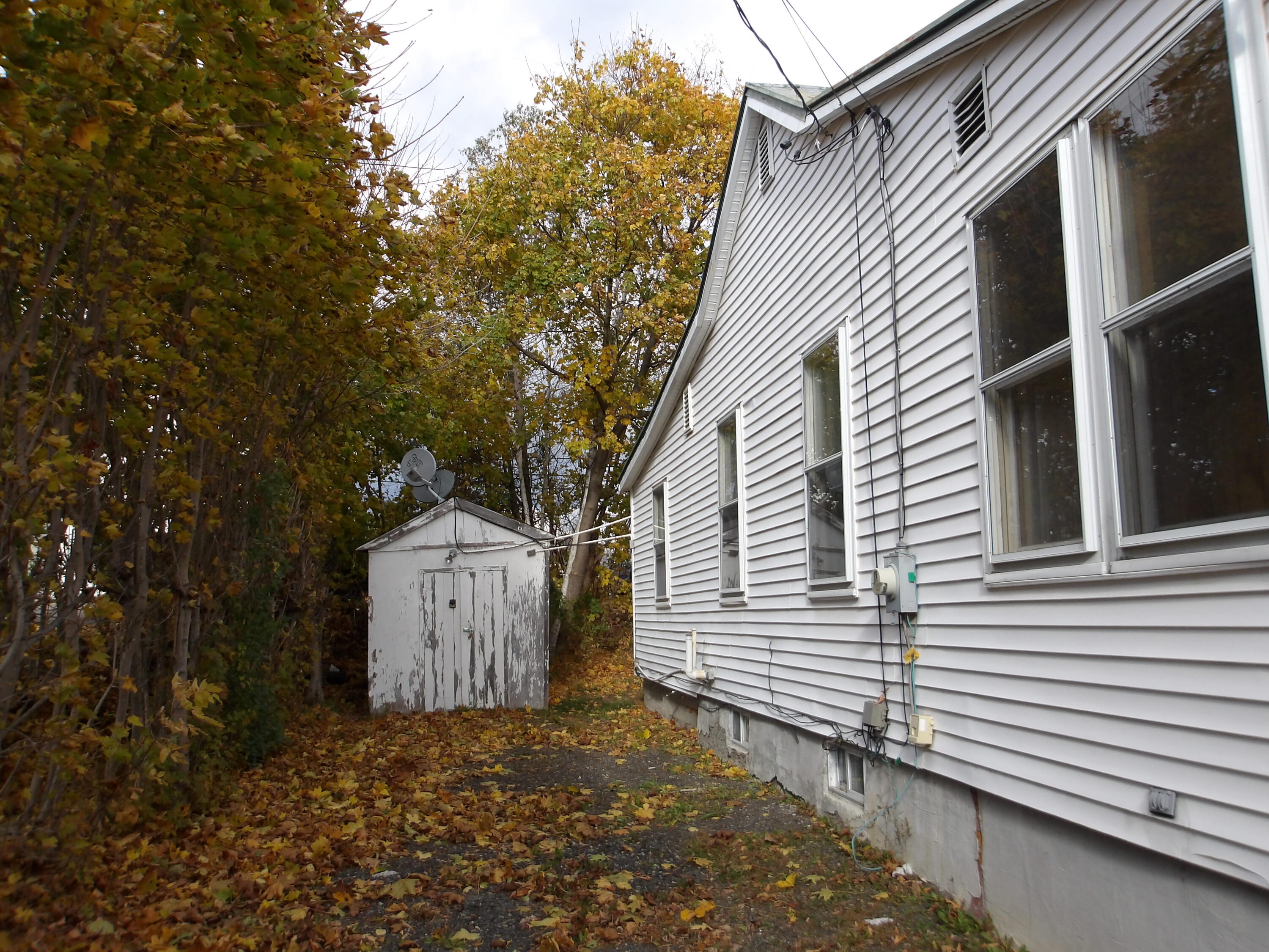 39 Sawyer Street Waterville, ME 04901 - Photo 4 of 35 100_0207