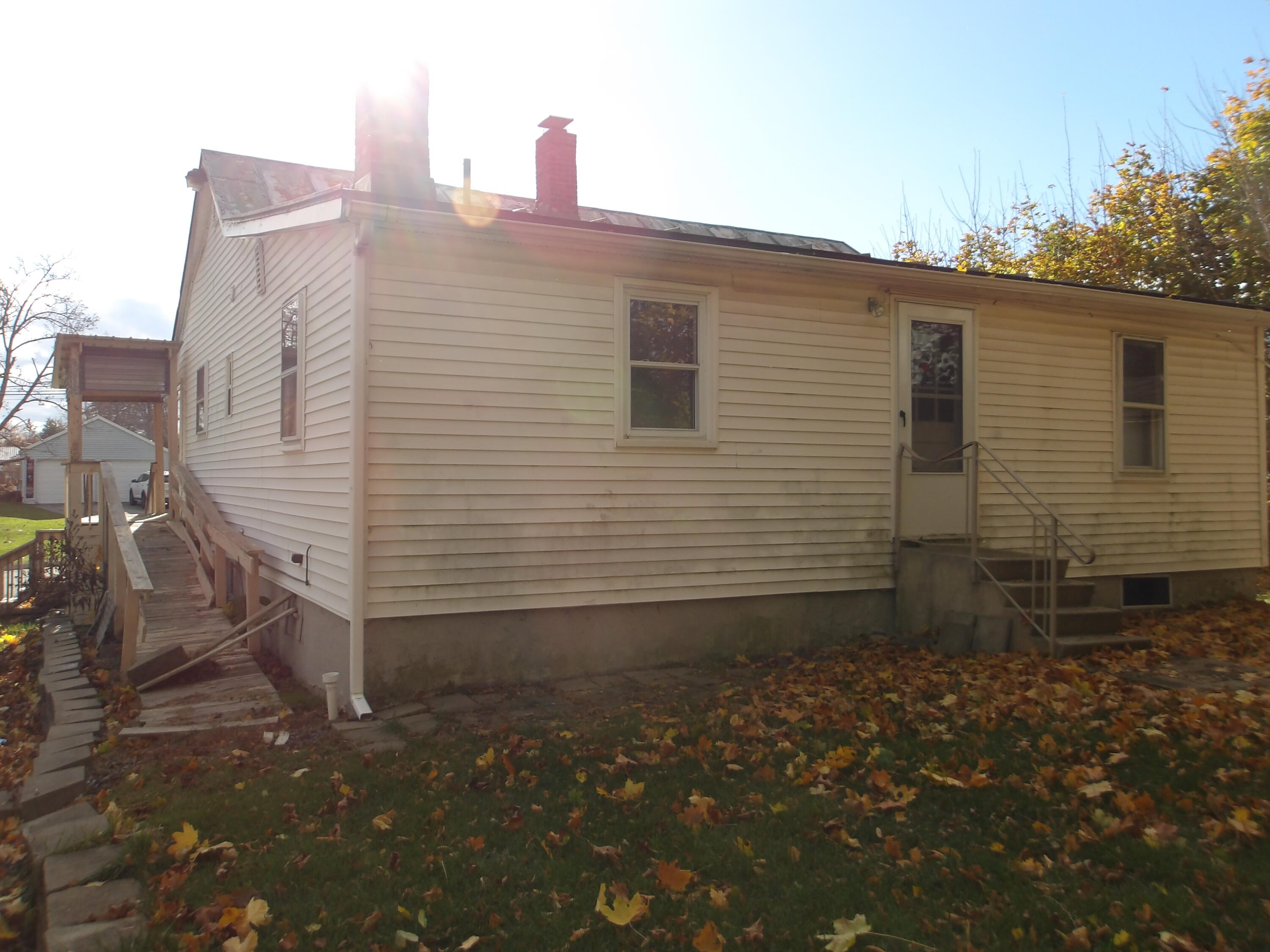 39 Sawyer Street Waterville, ME 04901 - Photo 5 of 35 100_0210