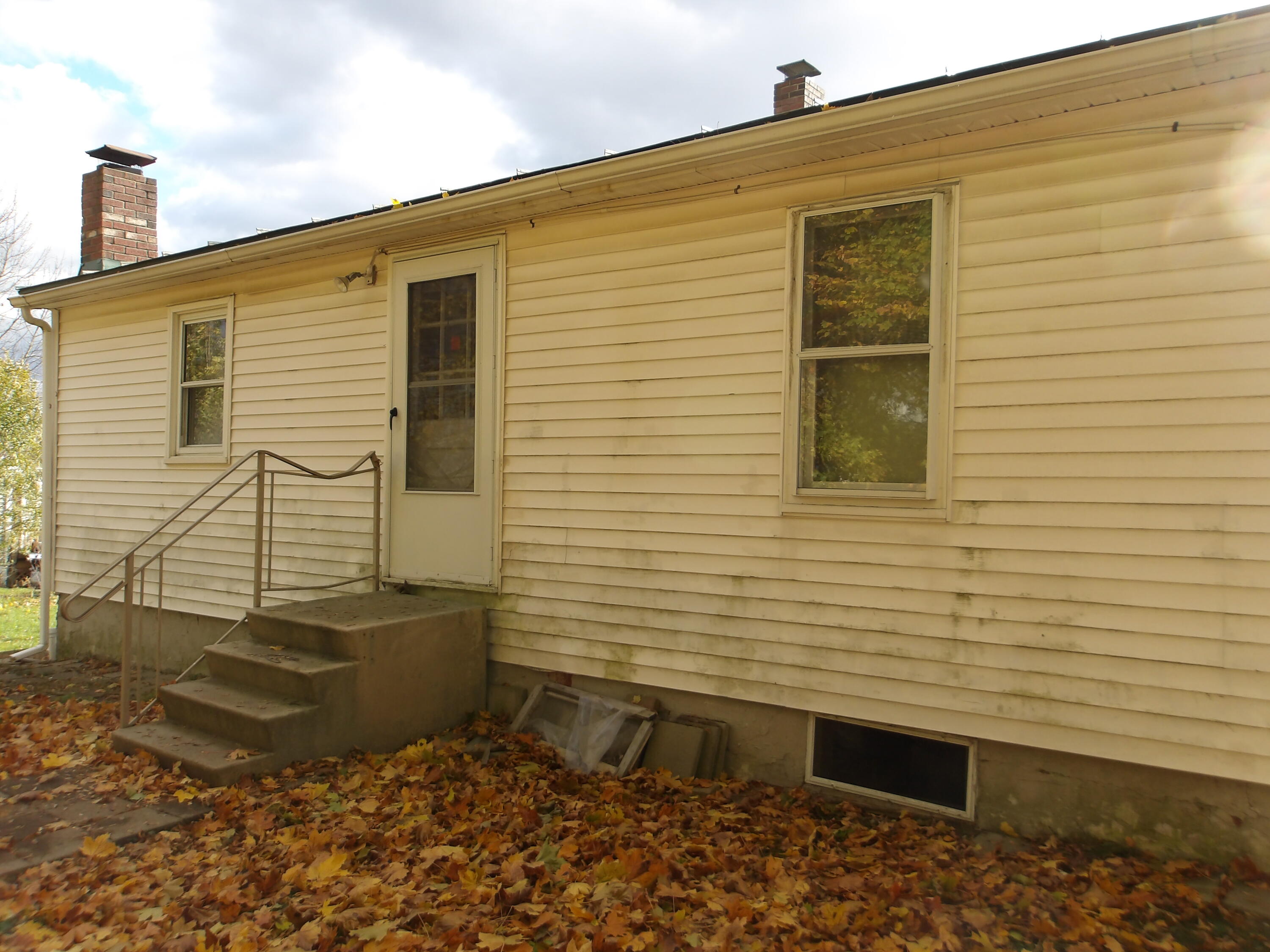 39 Sawyer Street Waterville, ME 04901 - Photo 7 of 35 100_0213