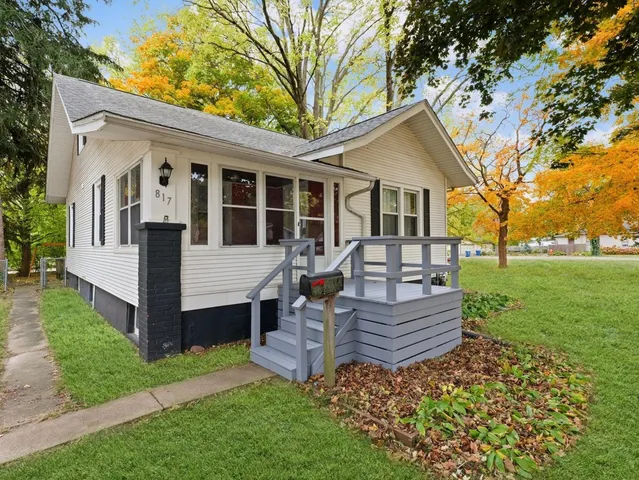 $198,900 | 817 East High Street, Monticello, IL 61856