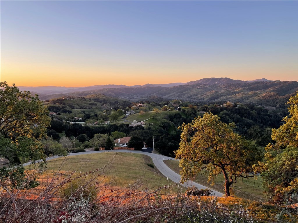 13305 Santa Ana Road Atascadero, CA 93422 - Photo 69 of 69 a view of a dry yard with mountains in the background