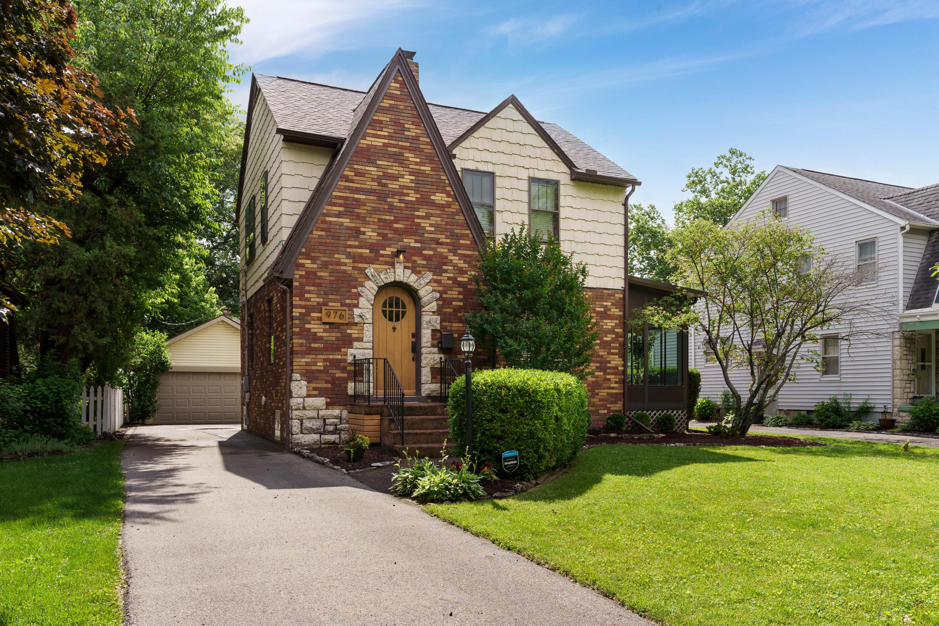 976 South Cassingham Road Columbus, OH 43209 - Photo 2 of 43 976 S Cassingham Rd_01