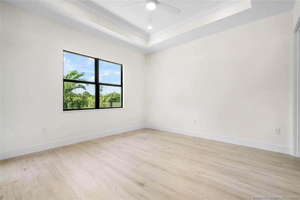 5101 Southeast Burning Tree Circle Stuart, FL 34997 - Photo 30 of 85 En-suite bedroom