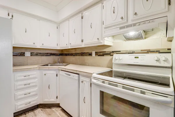 $169,500 | 2600 South Kanner Highway, Unit Q8, Stuart, FL 34994