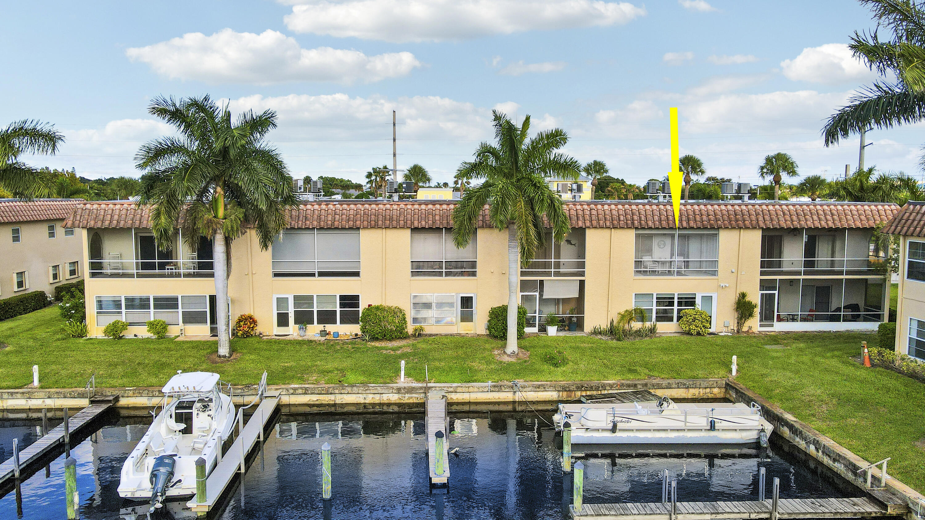 2600 South Kanner Highway, Unit Q8 Stuart, FL 34994 - Photo 31 of 52 a front view of multiple houses with yard