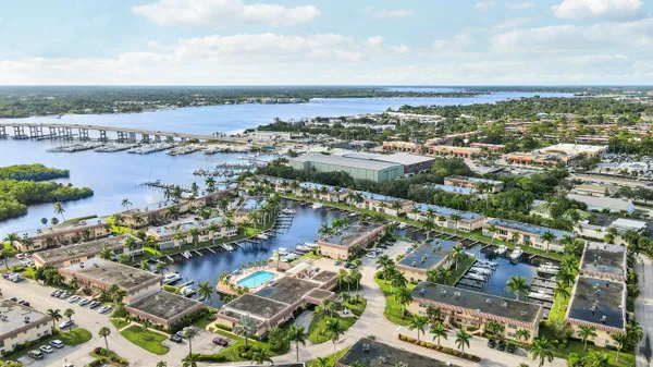 $169,500 | 2600 South Kanner Highway, Unit Q8, Stuart, FL 34994