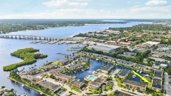 $169,500 | 2600 South Kanner Highway, Unit Q8, Stuart, FL 34994