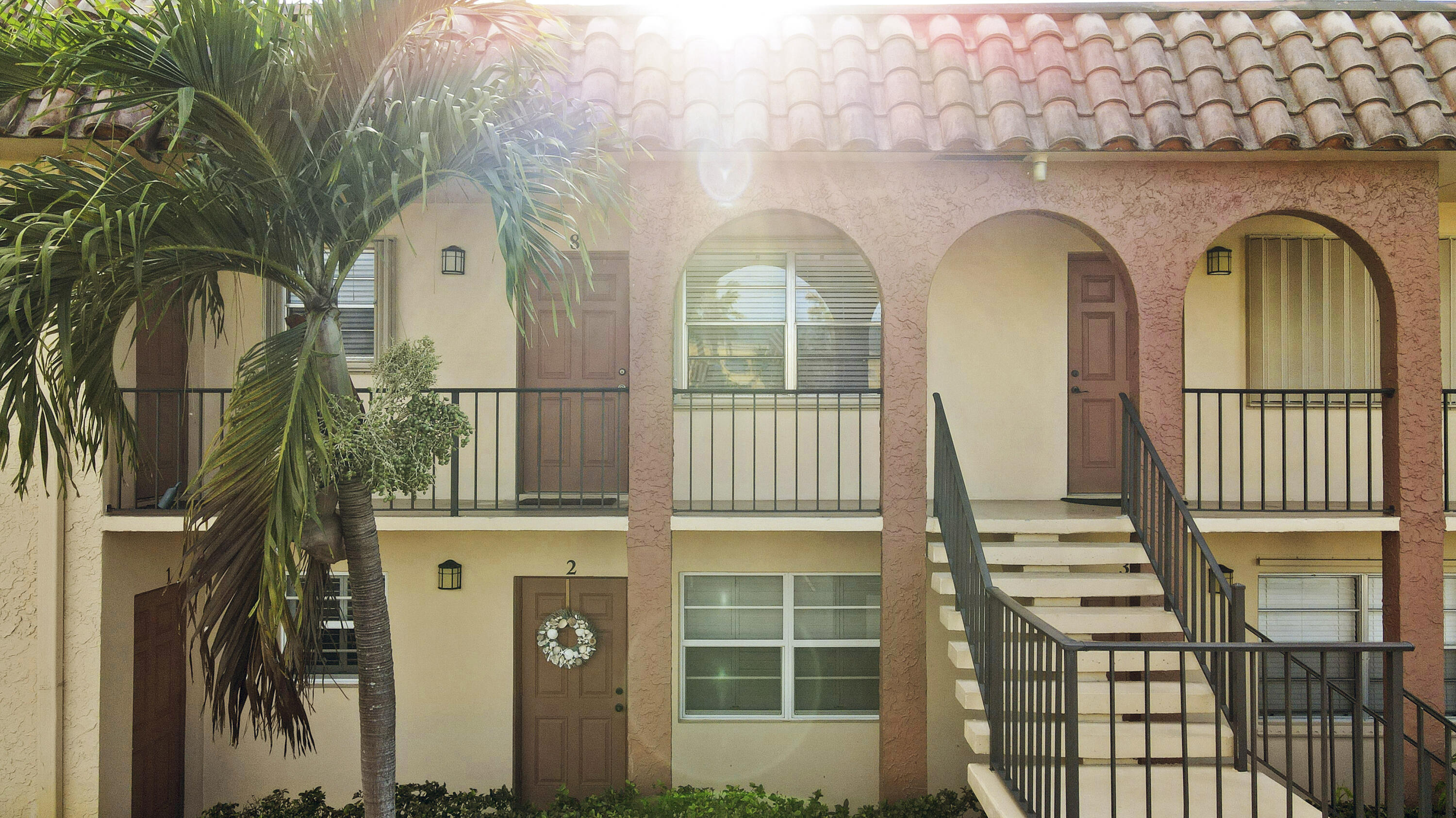 2600 South Kanner Highway, Unit Q8 Stuart, FL 34994 - Photo 4 of 52 a front view of a house with a garden