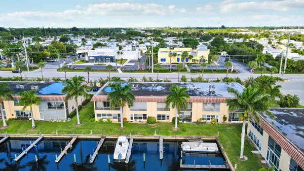 $169,500 | 2600 South Kanner Highway, Unit Q8, Stuart, FL 34994