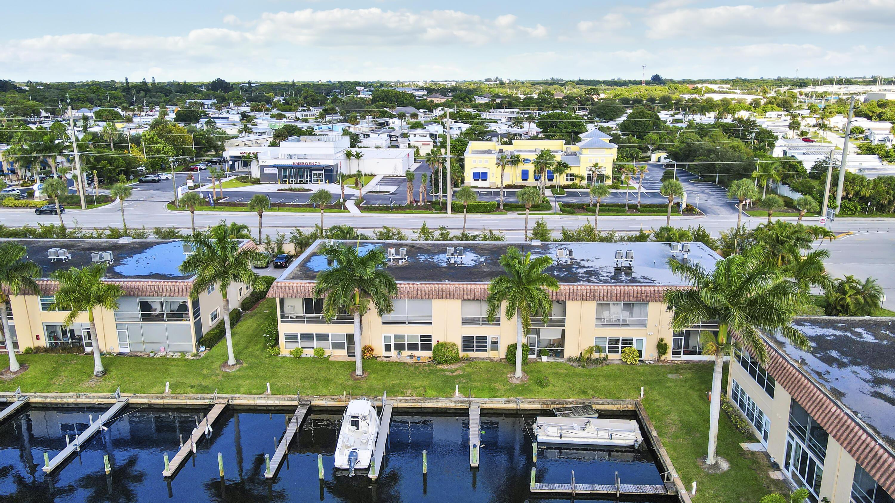 2600 South Kanner Highway, Unit Q8 Stuart, FL 34994 - Photo 46 of 52 a view of city with tall buildings