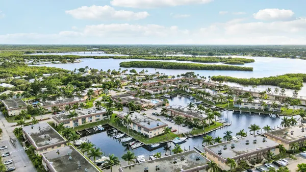 $169,500 | 2600 South Kanner Highway, Unit Q8, Stuart, FL 34994