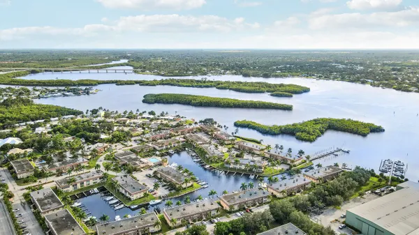 $169,500 | 2600 South Kanner Highway, Unit Q8, Stuart, FL 34994