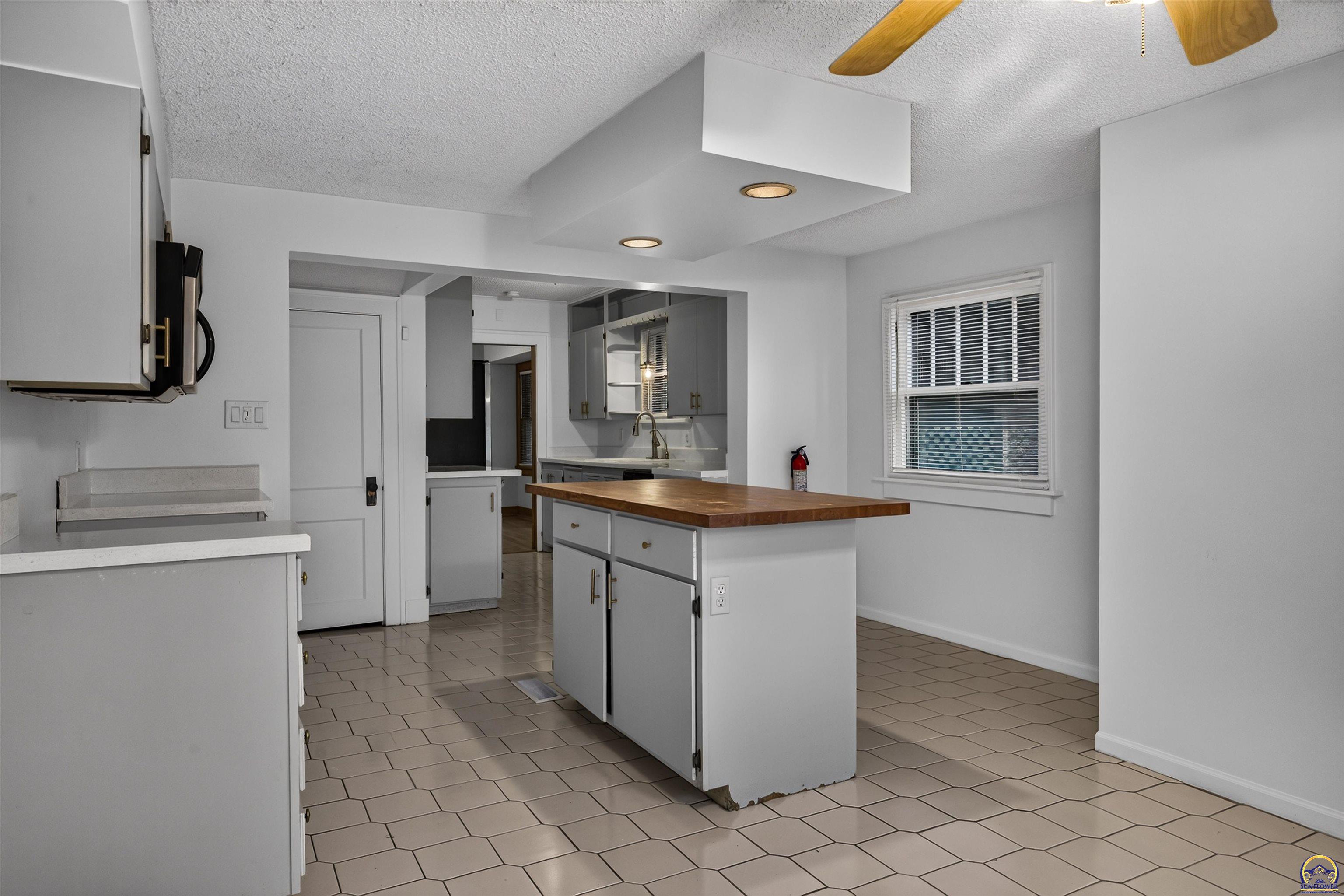 1339 Southwest High Avenue Topeka, KS 66604 - Photo 6 of 33