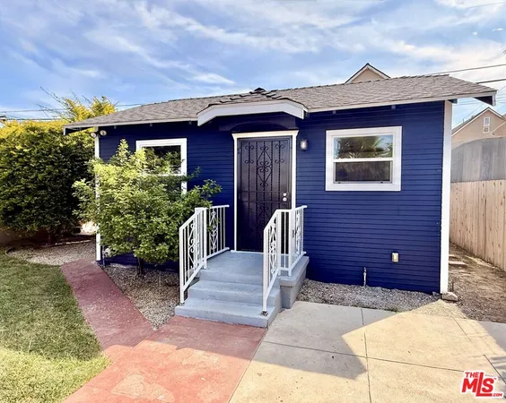 $1,995 | 3774 South Gramercy Place, Los Angeles, CA 90018