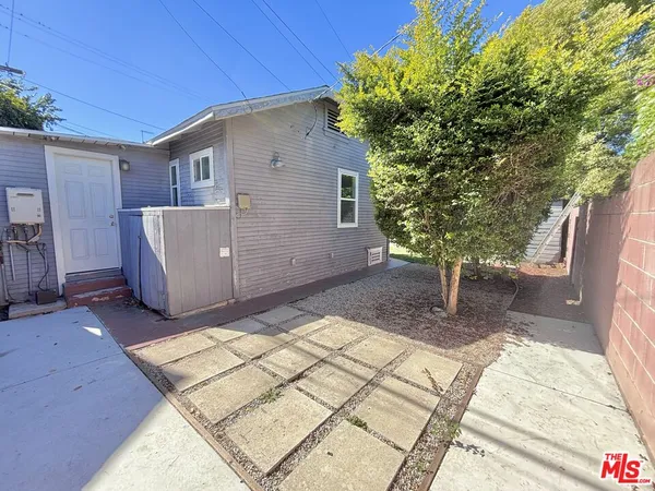 $1,995 | 3774 South Gramercy Place, Los Angeles, CA 90018