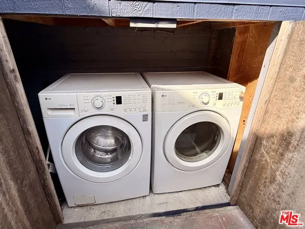 $1,995 | 3774 South Gramercy Place, Los Angeles, CA 90018