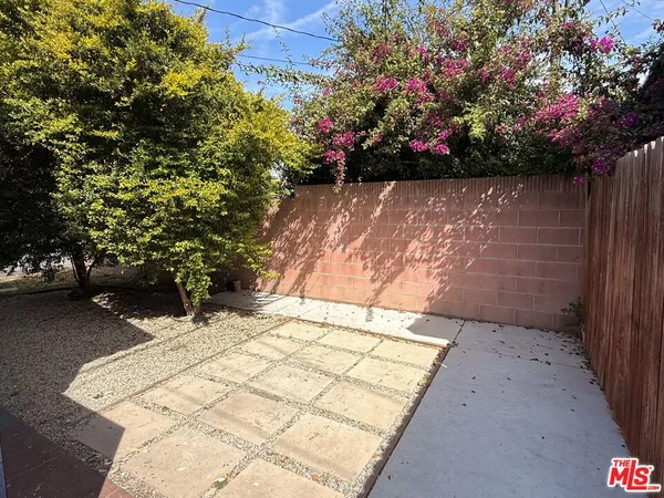 $1,995 | 3774 South Gramercy Place, Los Angeles, CA 90018