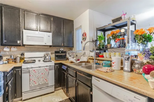 $415,000 | 13100 Bromont Avenue, Unit 11, Sylmar, CA 91342