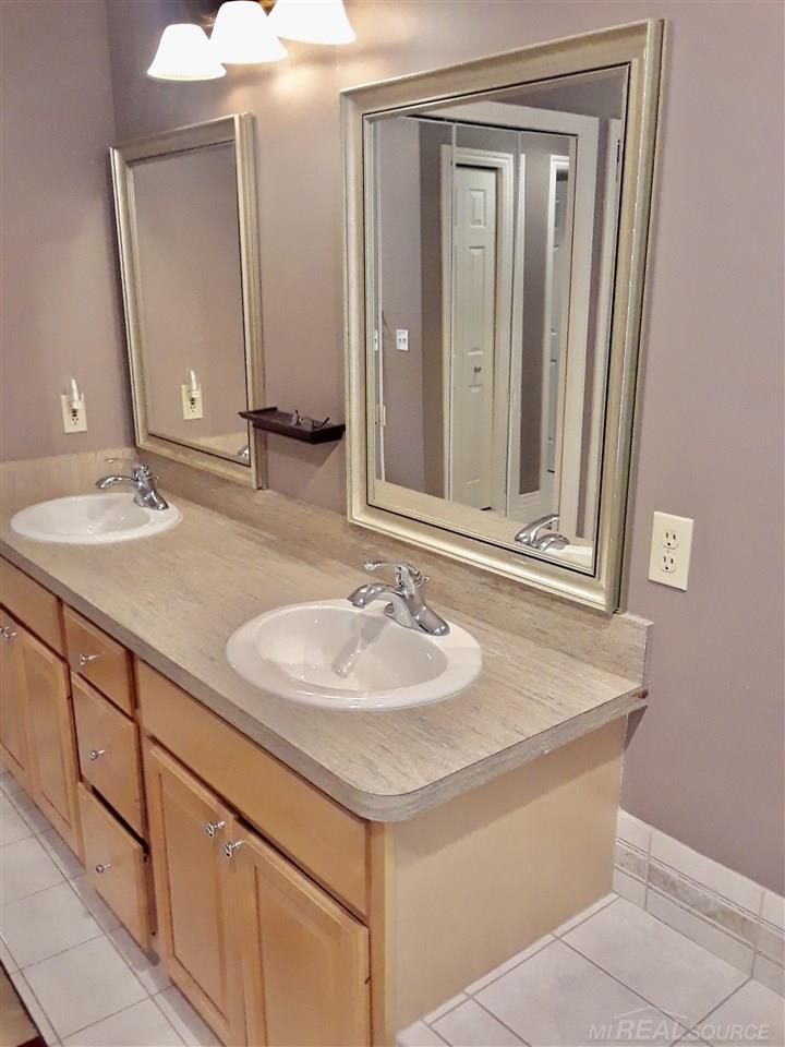 4953 Davison Road Lapeer, MI 48446 - Photo 17 of 26 50018553-16.JPG