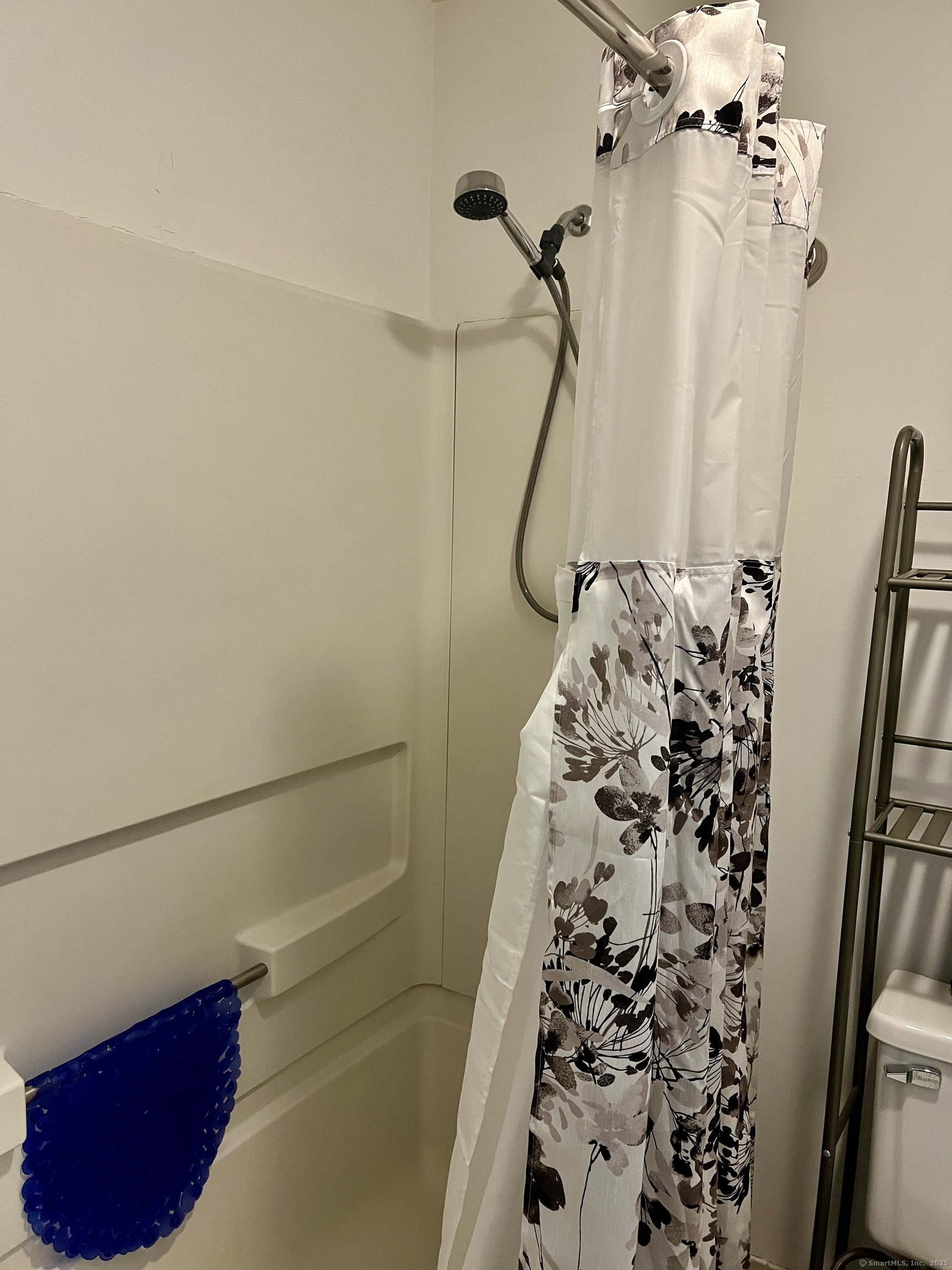 1623 Old Pond Lane, Unit 1623 Norwich, CT 06360 - Photo 14 of 40 a bathroom with a shower curtain and a window