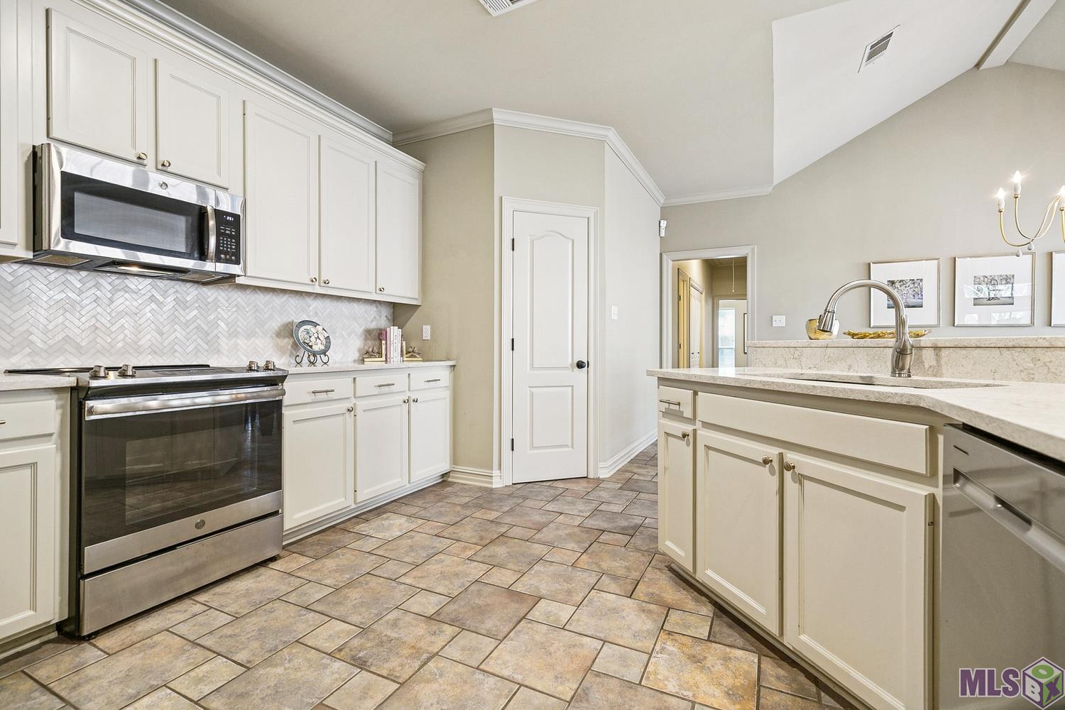 5018 Summa Court Baton Rouge, LA 70809 - Photo 8 of 16 Gallery Image 8