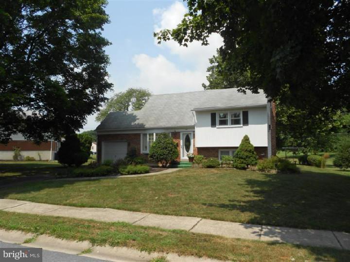 6 Shakespeare Drive Sinking Spring, PA 19608 - Photo 2 of 12 Gallery Image 2