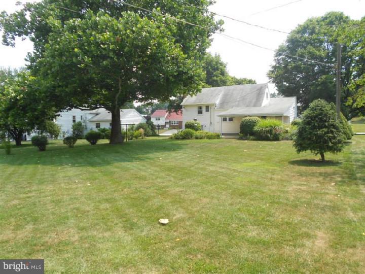6 Shakespeare Drive Sinking Spring, PA 19608 - Photo 4 of 12 Gallery Image 4