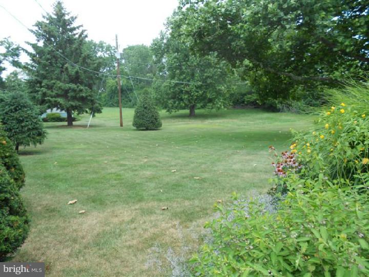 6 Shakespeare Drive Sinking Spring, PA 19608 - Photo 5 of 12 Gallery Image 5