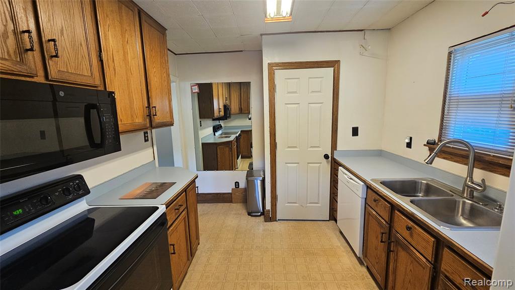 211 Starr Avenue Pontiac, MI 48341 - Photo 8 of 33