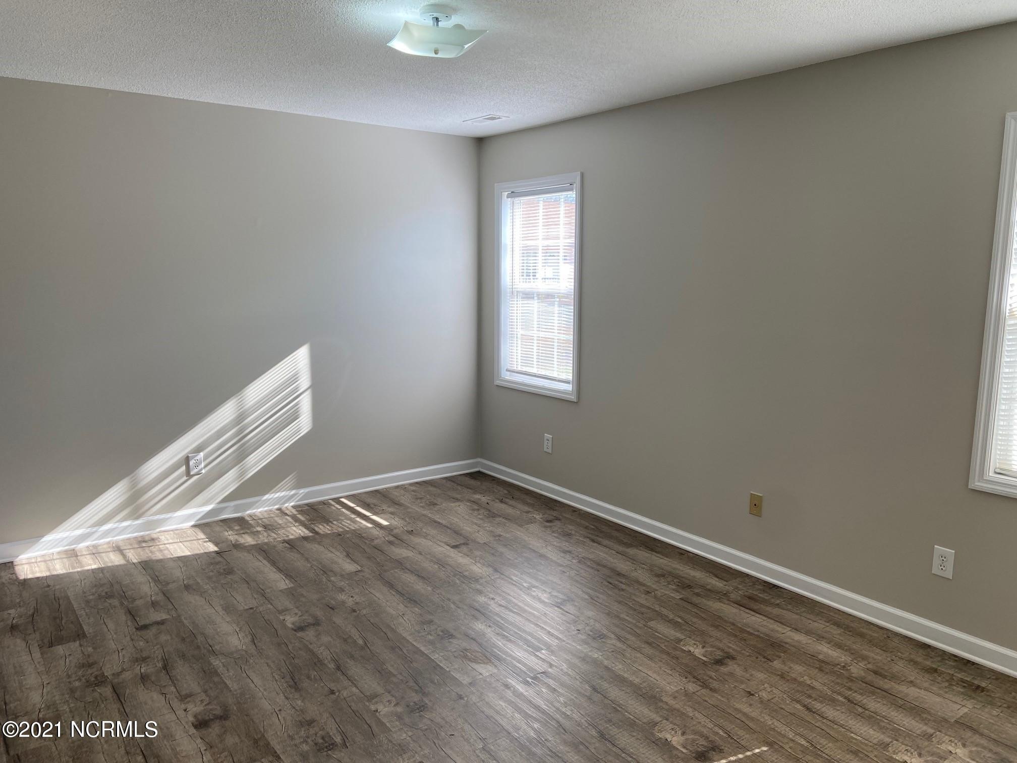 401 Sumrell Way Hubert, NC 28539 - Photo 13 of 26