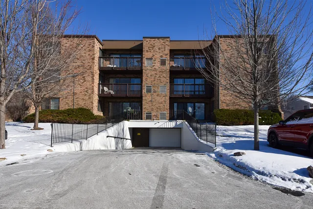 $129,900 | 1150 East Randville Drive, Unit 1N, Palatine, IL 60074